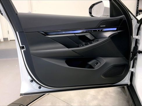 Used 2025 BMW i5 xDrive40 w/ M Sport Package AWD/4WD image 26