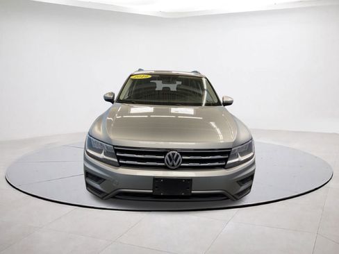 Used 2019 Volkswagen Tiguan SE w/ Panoramic Sunroof Package image 2