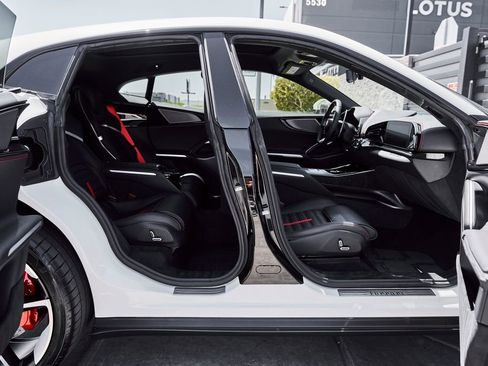 Used 2025 Ferrari Purosangue AWD/4WD image 36