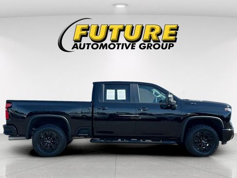 Used 2024 Chevrolet Silverado 2500 LT w/ Midnight Edition AWD/4WD image 2