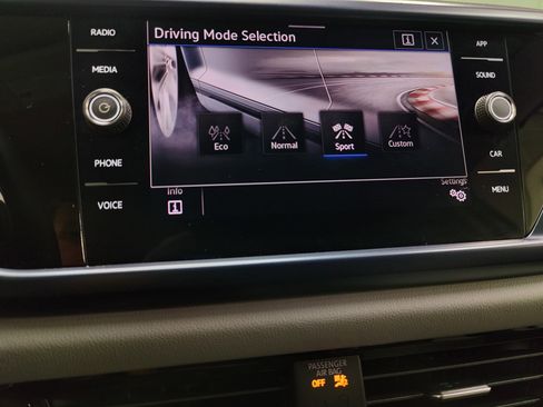 Certified 2023 Volkswagen Taos SE w/ Panoramic Sunroof Package image 23