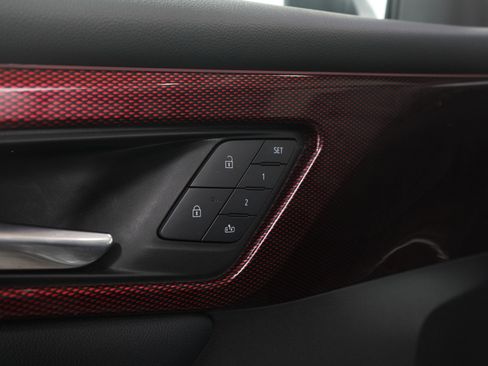 Used 2025 Chevrolet Traverse RS image 25