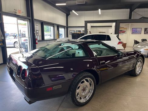 Used 1993 Chevrolet Corvette Coupe RWD image 16