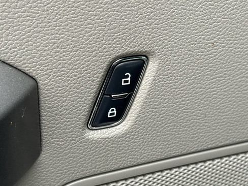 Used 2017 Ford F150 XLT AWD/4WD image 21