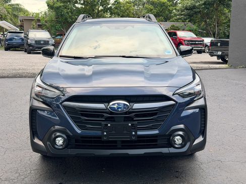 Used 2025 Subaru Outback Premium AWD/4WD image 2