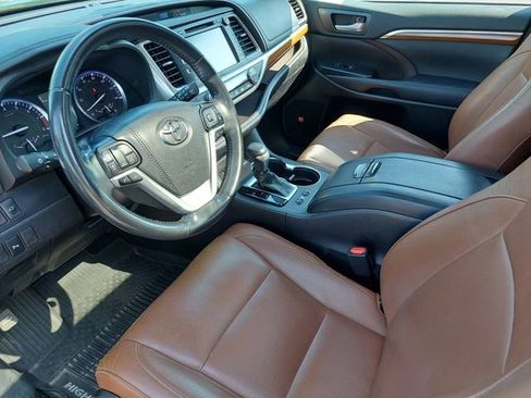 Used 2018 Toyota Highlander Limited AWD/4WD image 9