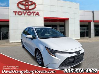 Certified 2022 Toyota Corolla LE image 1