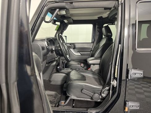 Used 2013 Jeep Wrangler Unlimited Sport image 3