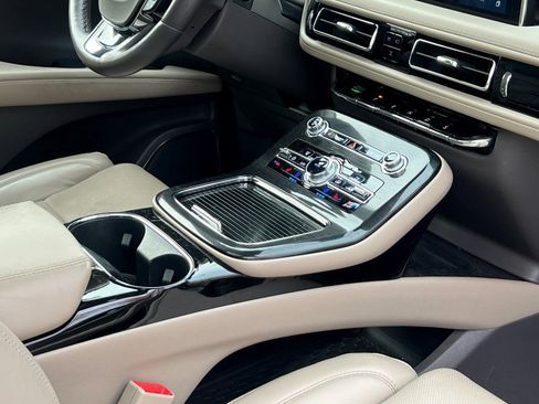 Used 2023 Lincoln Nautilus Reserve w/ Equipment Group 201A image 9