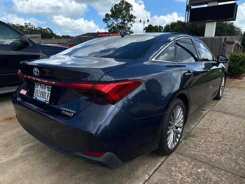 Used 2019 Toyota Avalon Limited FWD image 3