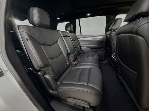 Used 2023 Cadillac XT6 Luxury image 30