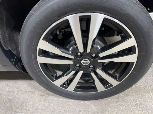 Used 2019 Nissan Kicks SR w/ SR Premium Package FWD image 33