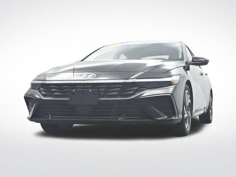 Used 2025 Hyundai Elantra Limited FWD image 38