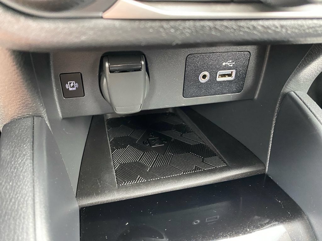 Used 2025 Nissan Versa SV FWD image 35