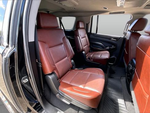 Used 2020 Chevrolet Suburban Premier w/ Premier Plus Edition RWD image 20