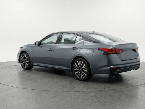 Used 2025 Nissan Altima 2.5 SV FWD image 6