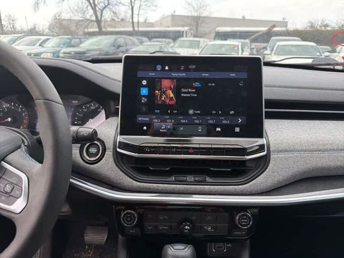 Used 2022 Jeep Compass Latitude image 34