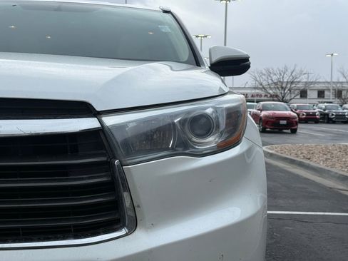 Used 2015 Toyota Highlander XLE AWD/4WD image 32