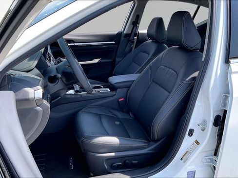Used 2025 Nissan Altima 2.5 SL FWD image 15