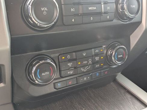 Certified 2021 Ford F250 Lariat w/ Chrome Package image 15