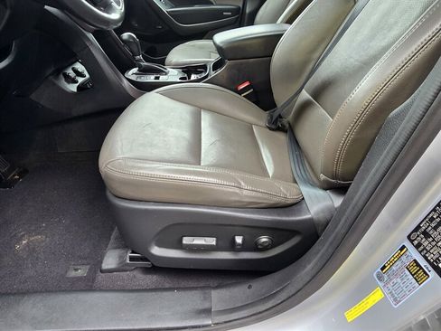 Used 2017 Hyundai Santa Fe Limited image 11