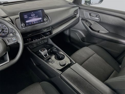 Used 2024 Nissan Rogue SV image 23