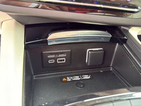 Used 2023 Buick Envision Avenir AWD/4WD image 24
