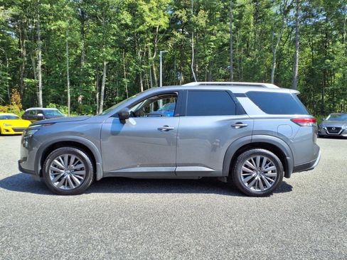 Used 2024 Nissan Pathfinder SL w/ SL Premium Package image 17