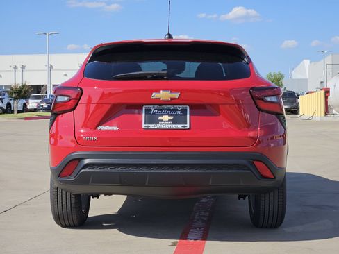 New 2026 Chevrolet Trax LS w/ LS Convenience Package FWD image 8