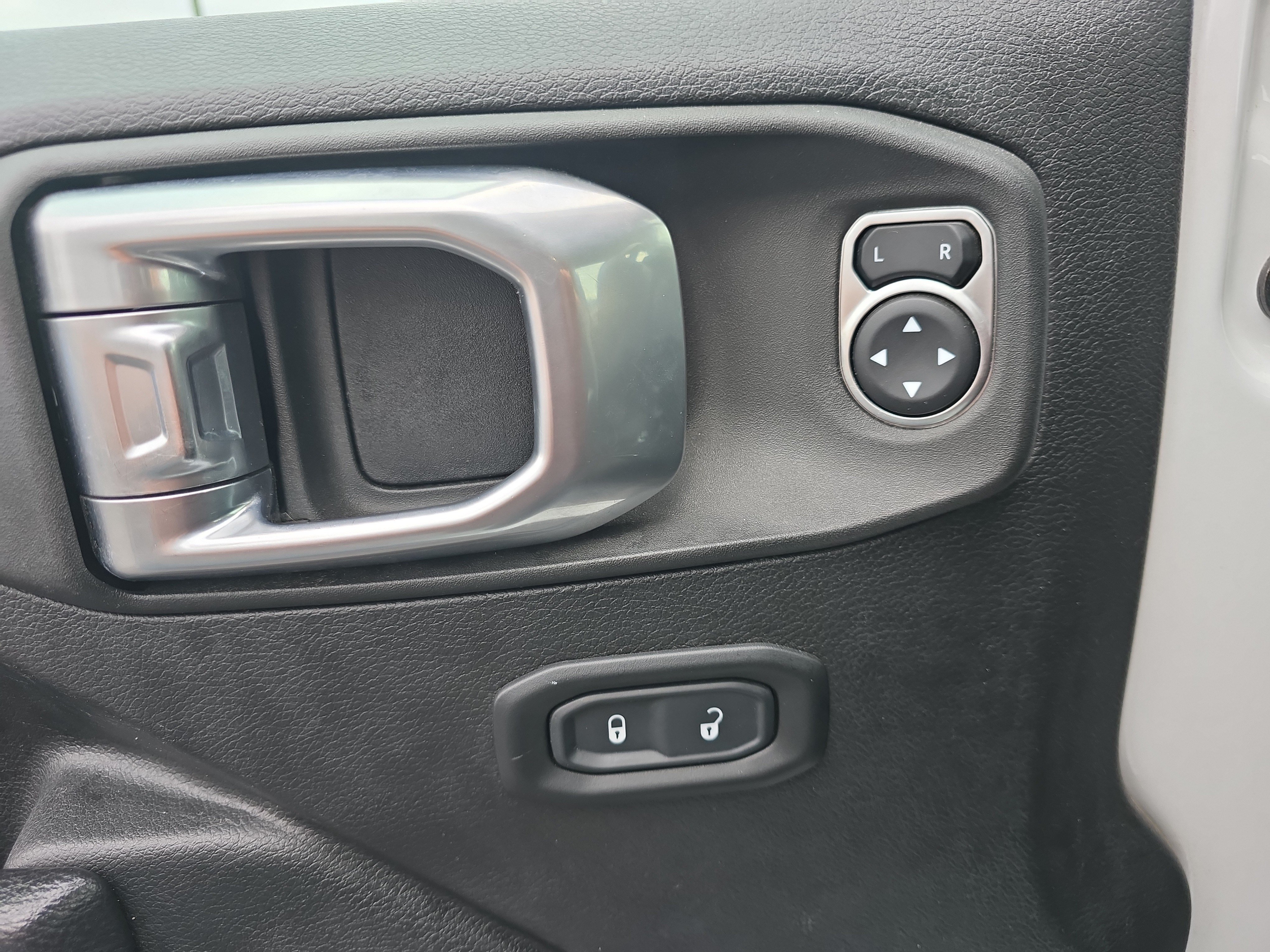 Used 2022 Jeep Gladiator Mojave AWD/4WD image 16