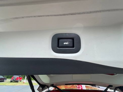Used 2019 Nissan Rogue SV AWD/4WD image 25