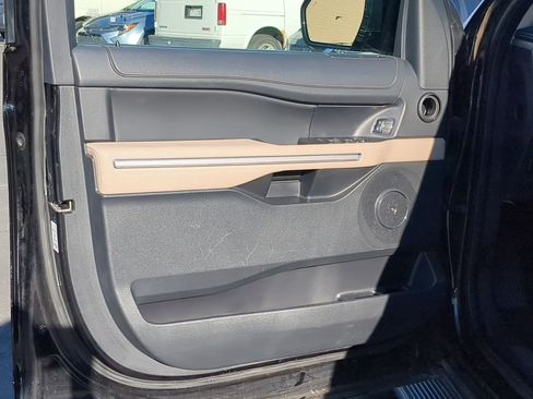 Used 2024 Ford Expedition Limited image 14