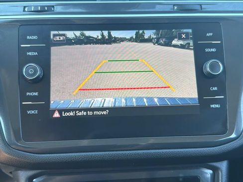 Used 2024 Volkswagen Tiguan SE AWD/4WD image 16