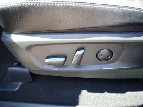 Certified 2024 Nissan Pathfinder SL w/ Black Appearance Package image 15