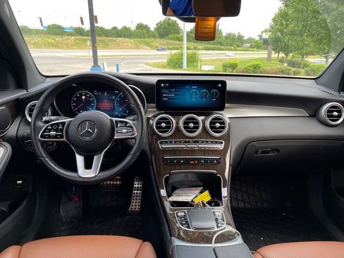 Used 2022 Mercedes-Benz GLC 300 4MATIC image 11