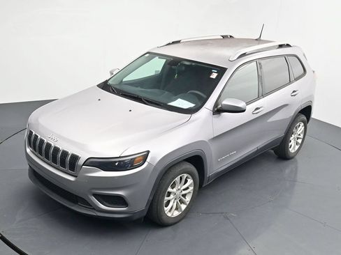 Used 2020 Jeep Cherokee Latitude FWD image 12