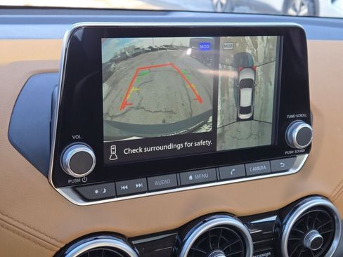 Used 2025 Nissan Sentra SV w/ SV Premium Package image 33