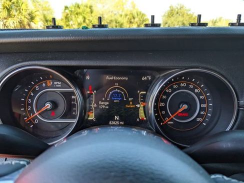 Used 2019 Jeep Wrangler Unlimited Sahara AWD/4WD image 31