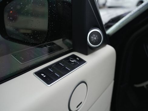 Used 2015 Land Rover Range Rover Supercharged image 17