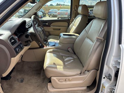 Used 2014 Chevrolet Suburban LTZ image 18