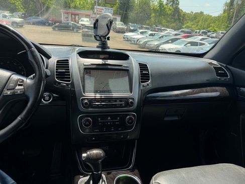 Used 2014 Kia Sorento SX FWD image 18