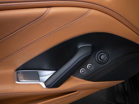 Used 2016 Ferrari California T RWD image 37