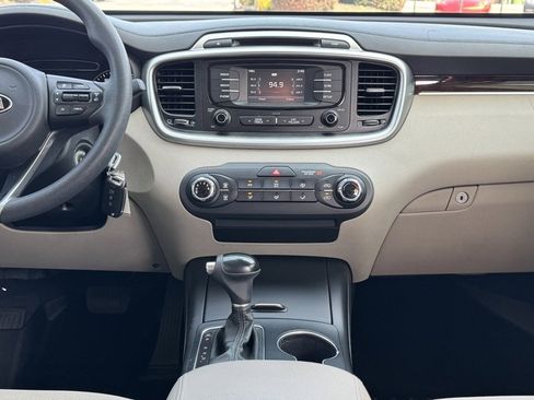 Used 2016 Kia Sorento LX image 13