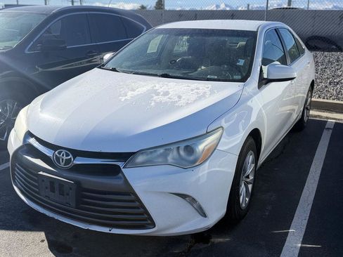 Used 2015 Toyota Camry image 2