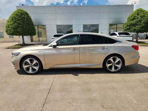 Used 2018 Honda Accord Touring image 3