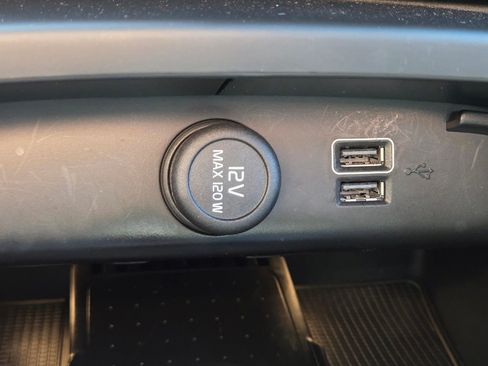 Used 2021 Volvo XC40 T4 R-Design w/ Advanced Package image 20