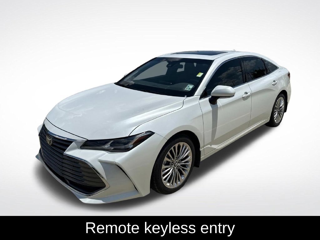 Used 2019 Toyota Avalon Limited FWD image 3