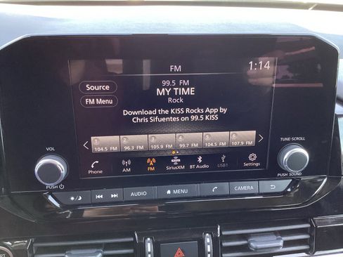 Used 2024 Nissan Pathfinder SV image 18