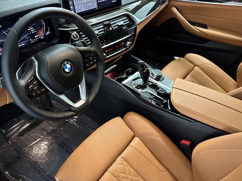 Certified 2023 BMW 530i w/ Convenience Package image 4