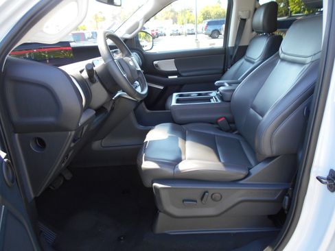 Certified 2025 Ford Expedition Active RWD image 2
